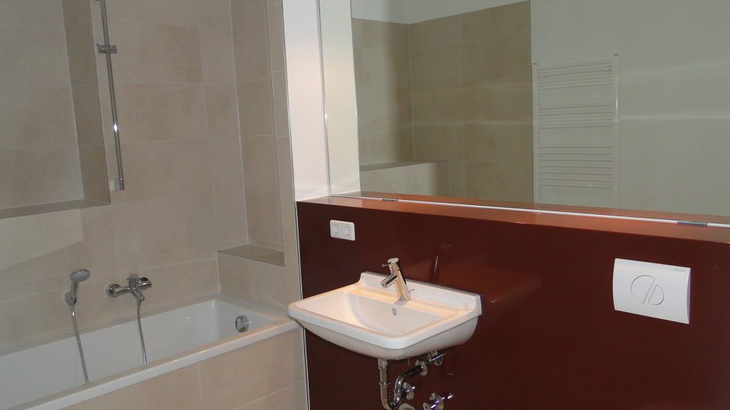 Moderne 2 Zimmer Wohnung mit Balkon in Toplage – Berlin Mitte –